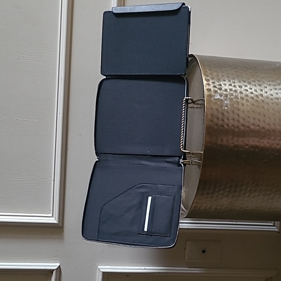 NEW Fossil Black 100% Leather iPad Zip Around Tech Easel Case SL4801 $95 - Picture 5 of 8